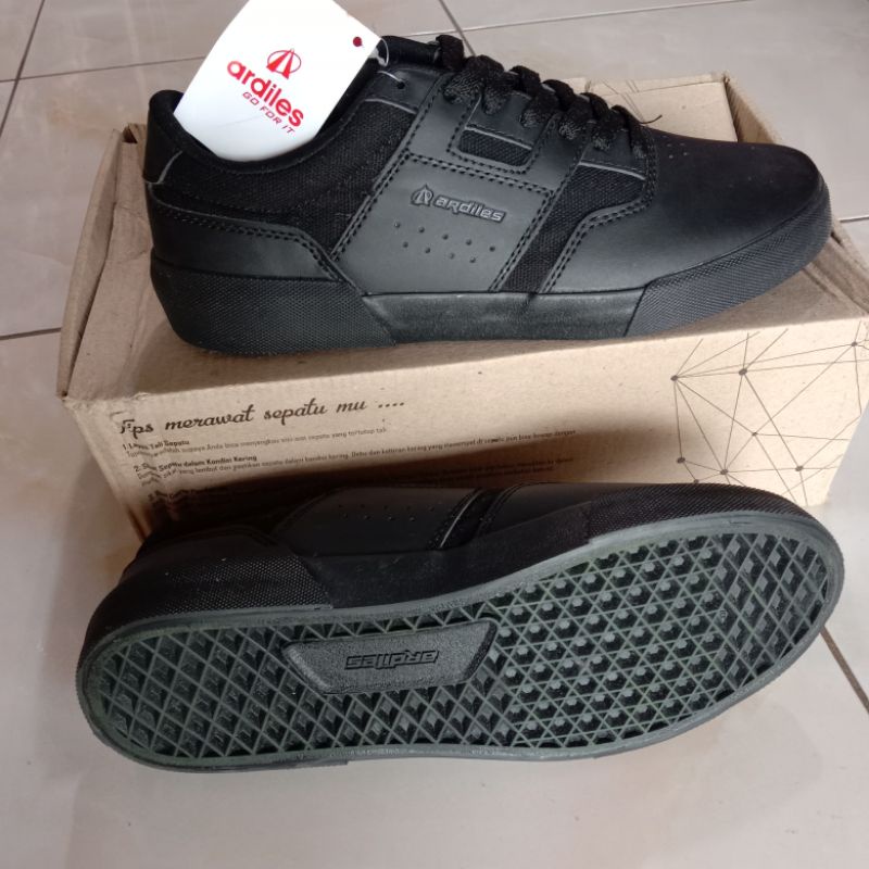 [CUCI GUDANG] SEPATU SEKOLAH SMP/SMA ARDILLES HITAM TALI