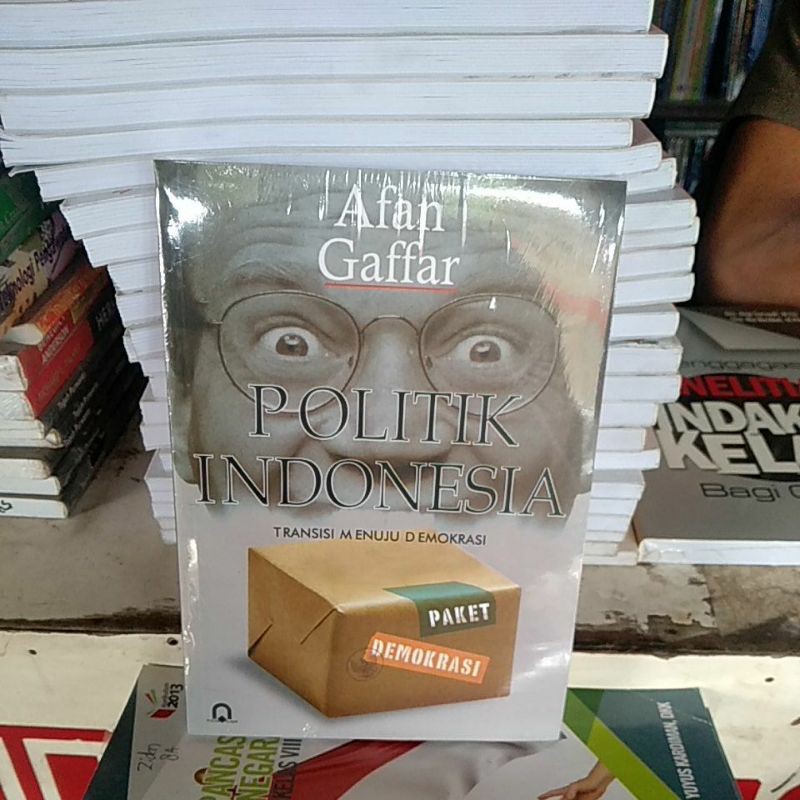 buku original Politik Indonesia transisi menuju demokrasi