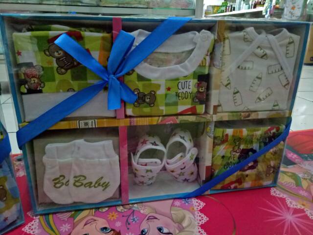 Paket kado bayi,  paket perlengkapan bayi,  Gift box lion,  baju setelan,  paket baju setelan anak