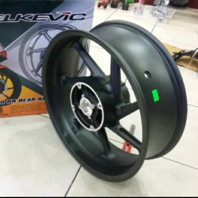 velg belakang cbr 250 new tapak lebar 5,5 inch delkevic pelak belakang cbr 250 new tapak lebar