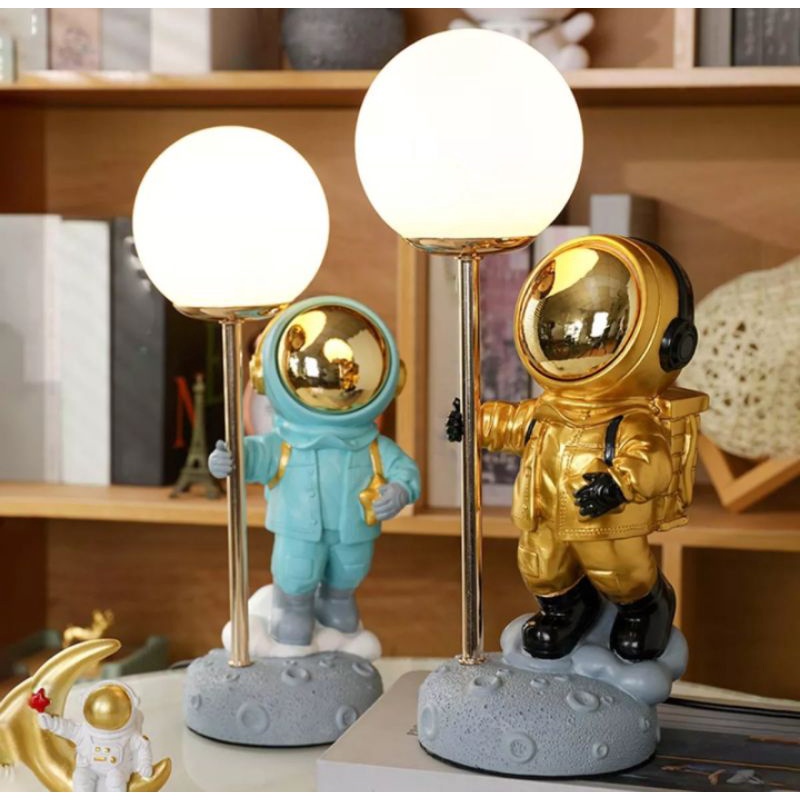 Luxury Lampu Meja LED Astronot Koleksi NASA Modern Dekorasi Estetik Kreatif