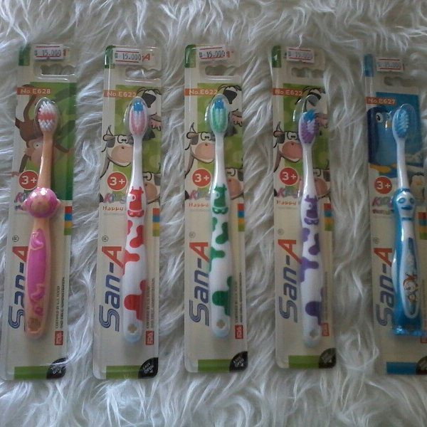 Sikat gigi anak 1tahun +