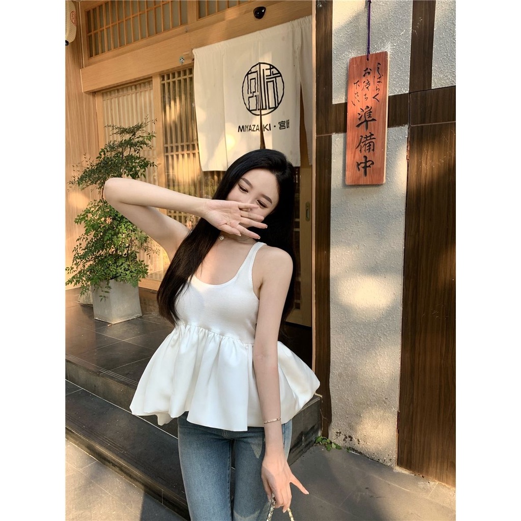 Red wanita white suspender design sense niche sweet and spicy wind top pakaian luar wanita musim panas tanpa lengan pinggang ruffled rompi belakang yang indah