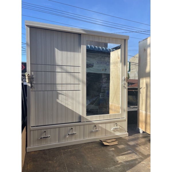 Lemari Pakaian Kayu HPL Sliding