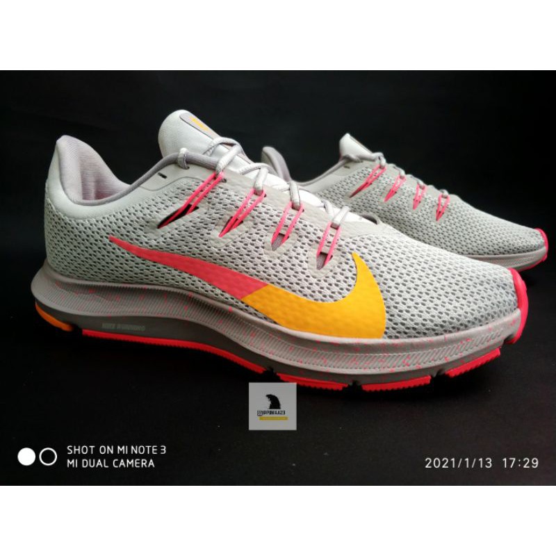 Nike Quest 2 SE Original + Free kaos kaki