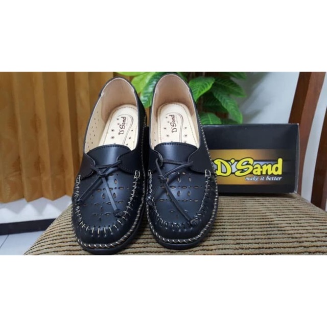 Sepatu Wanita Kickers Slip On Warna Hitam