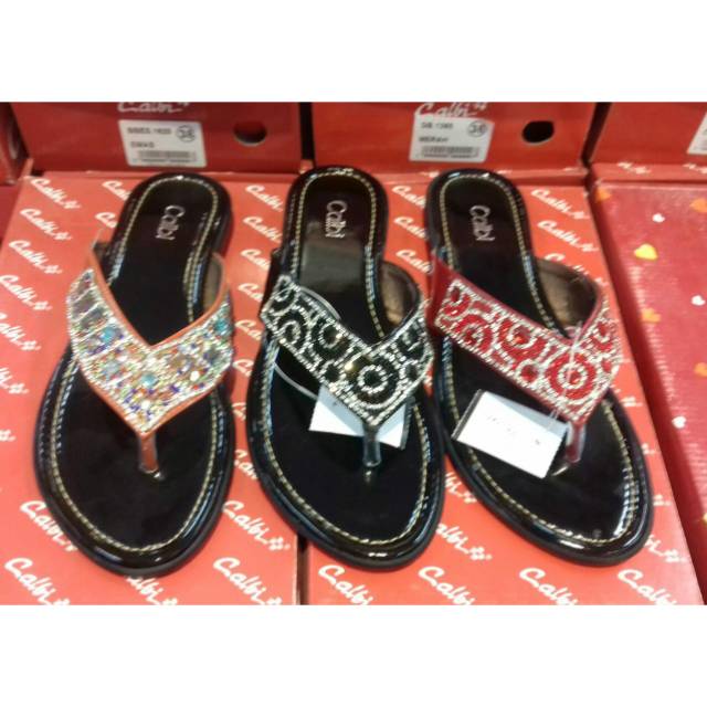 Sandal Calbi teplek ada 3 pilihan warna jingga,hitam,merah