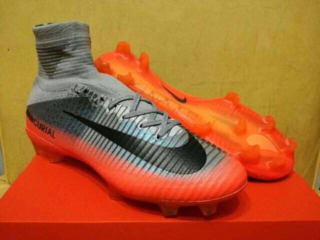 Sepatu Bola / Soccer Nike Mercurial Superfly V CR7 Cool Grey - FG