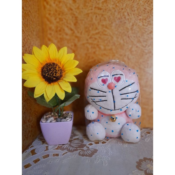Boneka doraemon pink