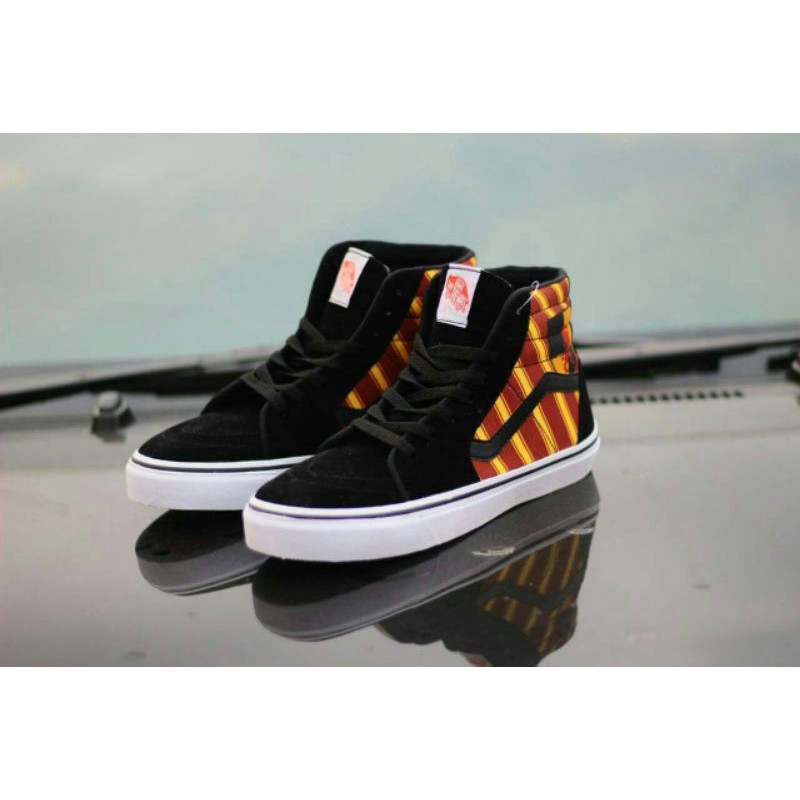 SEPATU PRIA VANS TINGGI KARAKTER SNEAKERS MURAH