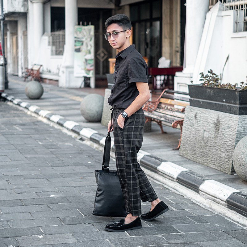 BOSSA BLACK - Sepatu Loafers Kasual Loafers Kulit Klasik Formal Kerja Kuliah Pria/Cowok - Loafer
