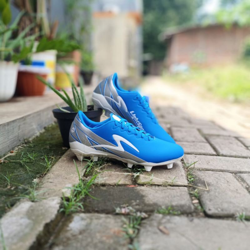 Sepatu Sepak Bola Specs
