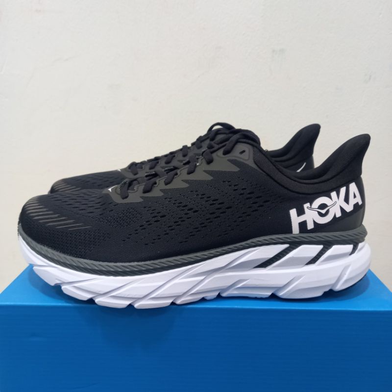 hoka clifton 7 triple black