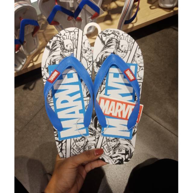SENDAL COWOK MINISO X MARVEL ORI