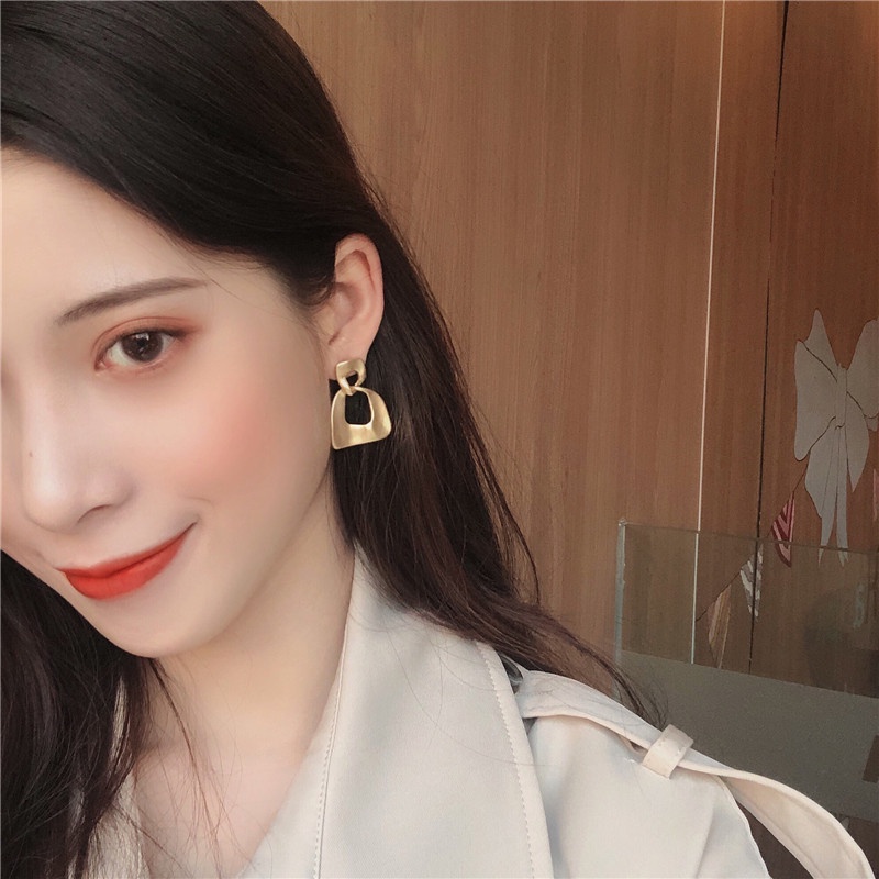 Anting Tusuk silver S925 Warna gold matte Untuk Wanita