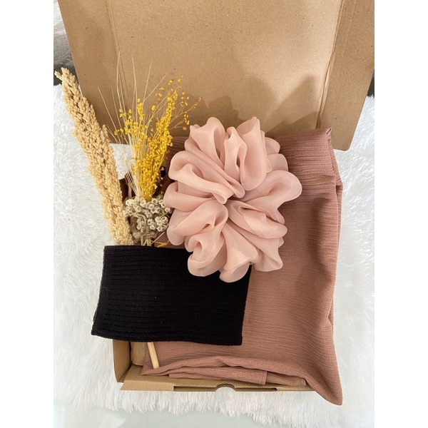 

Hampers Lebaran/ hijab untuk ramadhan / ulang tahun / perayaan (wisuda, wedding, kado, dll) )