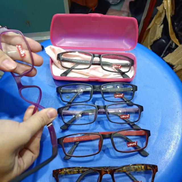 Kacamata Levis