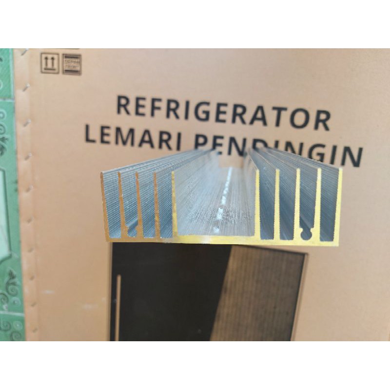 Pendingin 4 set lubang sanken 5 sirip. heatsink 30x10 tebal 4mili 30cm