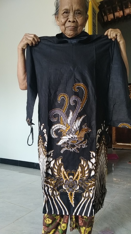 Maura Couple - Sania Ruffle Batik Couple Ori Ndoro Jowi Garansi Termurah Shopee -  Batik Modern Solo
