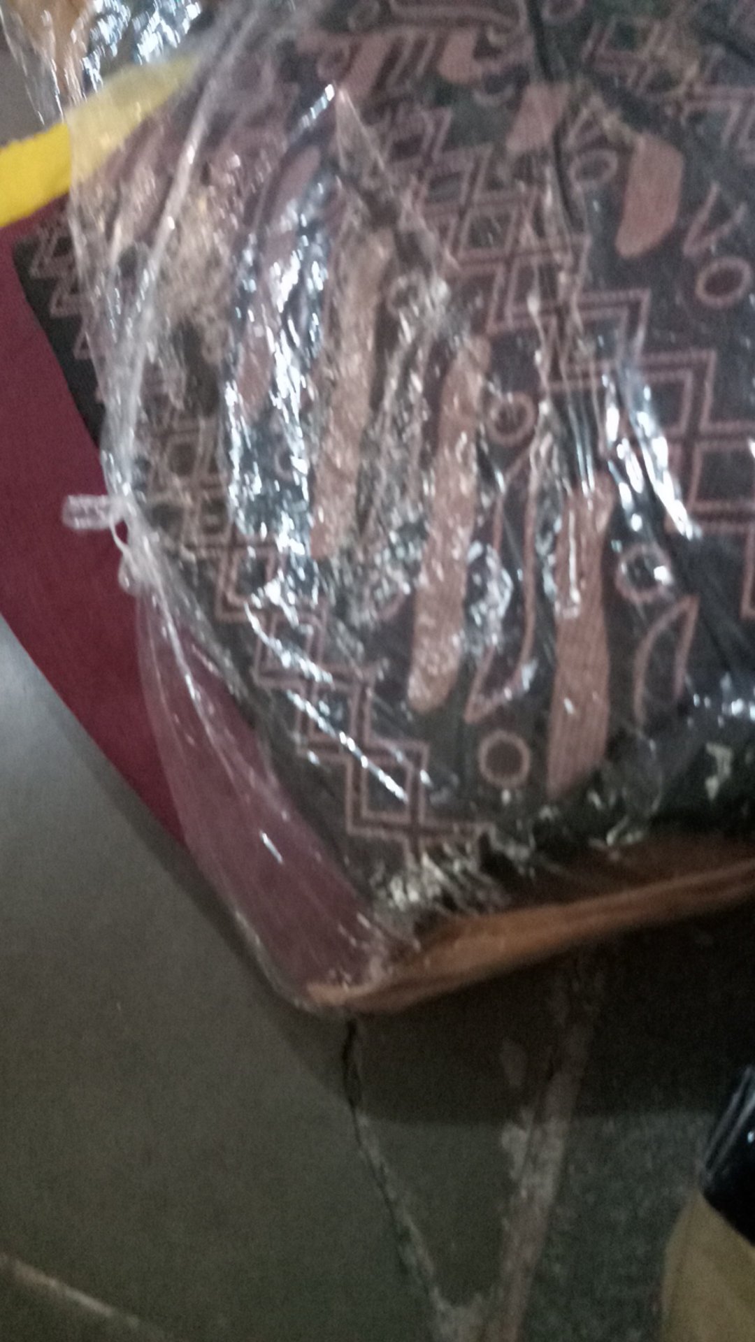 Tas Hajatan Serut Batik Maroon 22