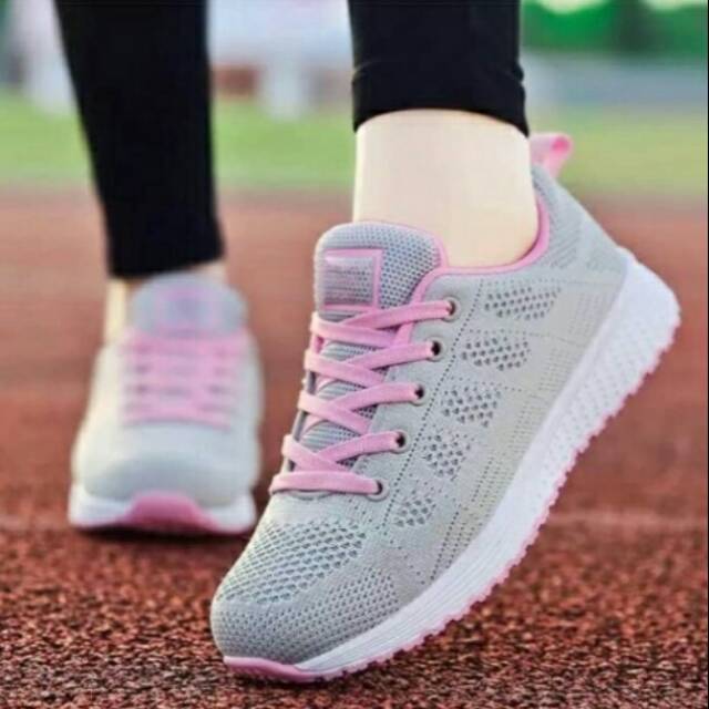 4 4 sepatu olahraga wanita   sepatu joging senam fashion sport wanita