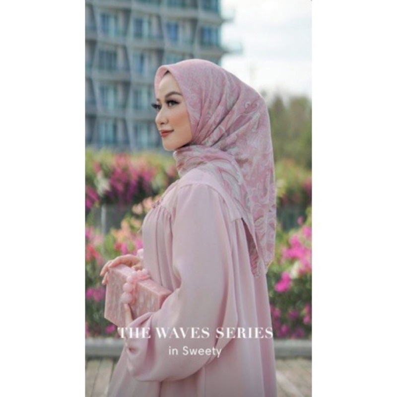 buttonscarves the waves in sweety preloved