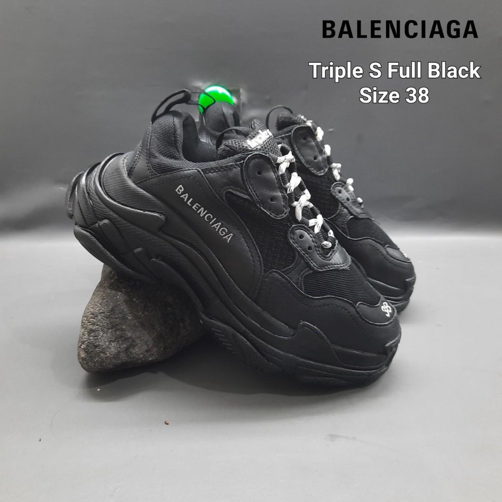 Sepatu Balenciaga Triple S full black size 38