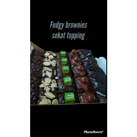 

fudgybrownies/topping millo cube/brownies panggang