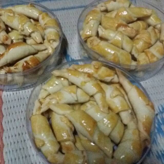 

Kue tanduk