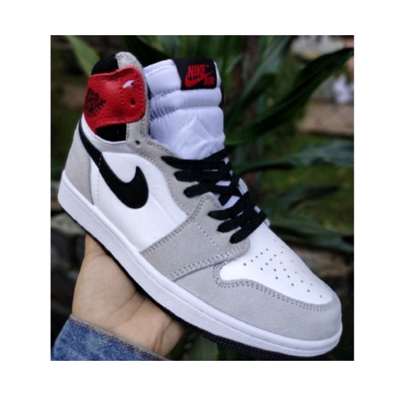 Sepatu Nike Air Jordan 1 Retro High Smoke Grey