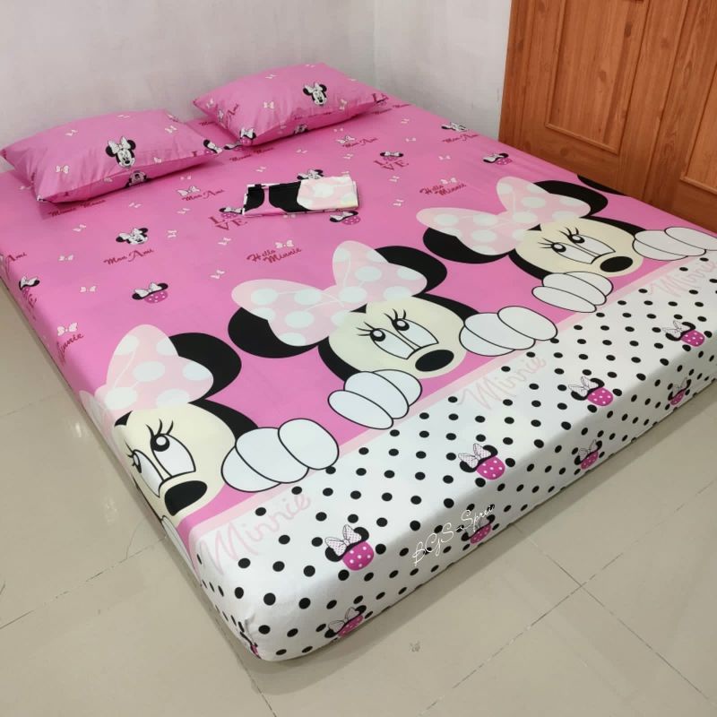 Sprei Homemade motif Minnie Mouse