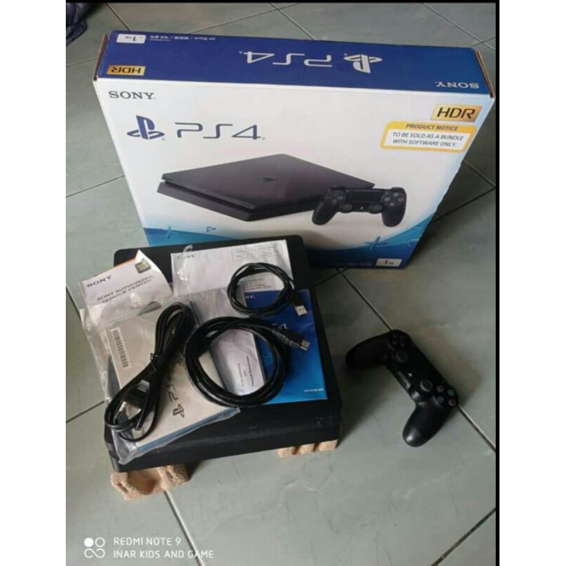 PS 4 slim hen