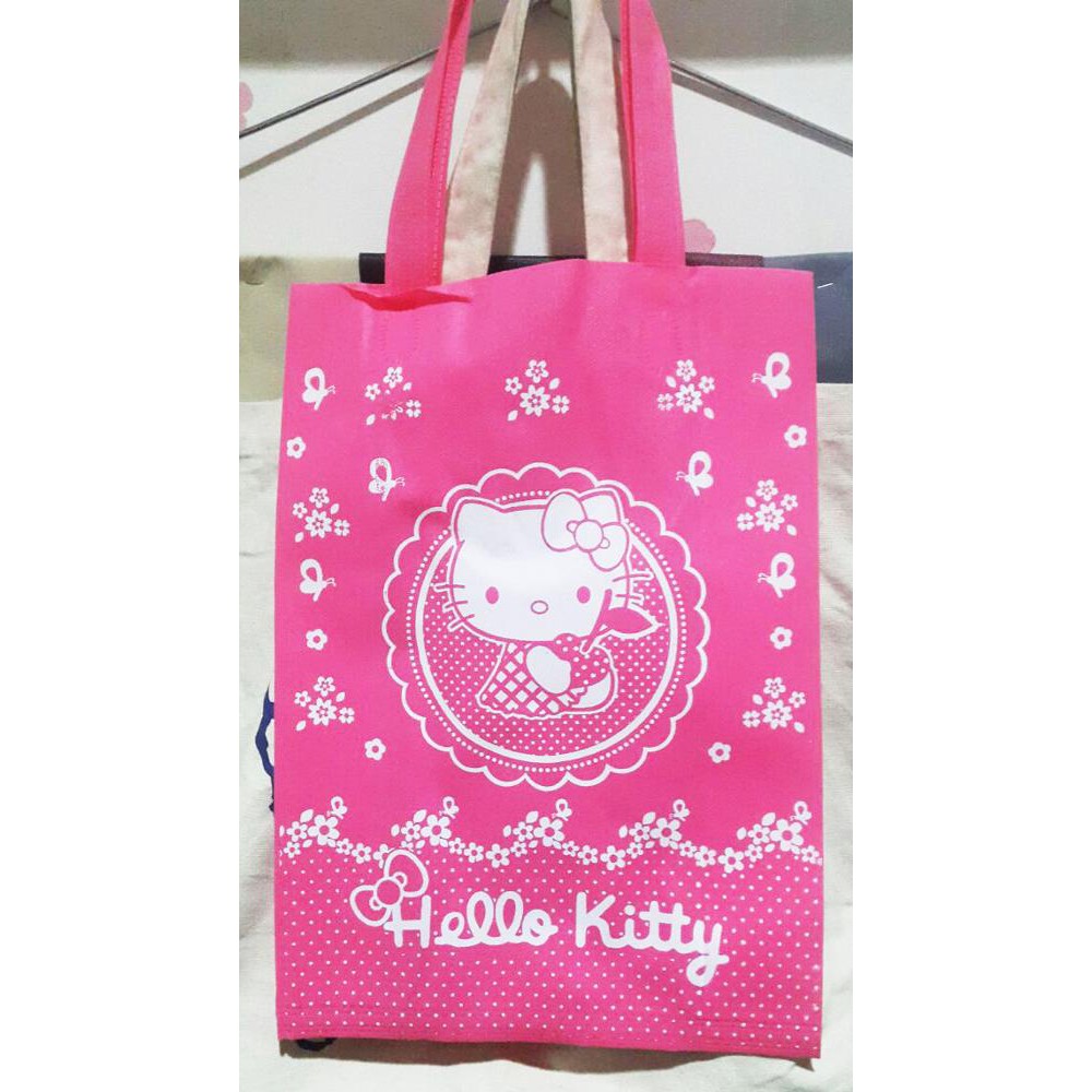 

Tas Souvenir Spunbond Hello Kitty Reusable Tote Portrait Shopping Bag