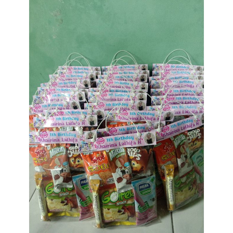 

PAKET Snack ulang tahun/paket jajan ultah/bingkisan jajan ultah/paket jajan ultah