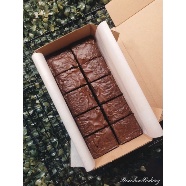 

FUDGY BROWNIES NYOKLATTT 20x10 by RainbowCakery