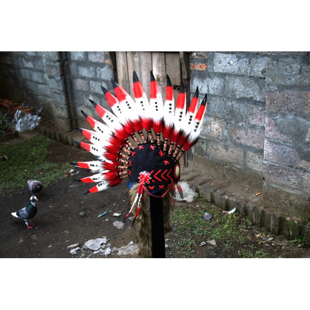 TOPI INDIAN-INDIAN HEADDRESS HEADBAND HEADPIECE MOHAWK ANGSA MERAH TUTUL PUTIH