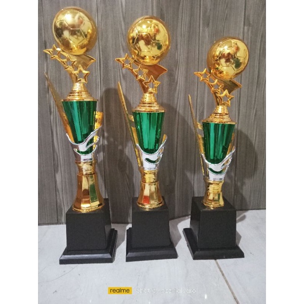 piala figur bola