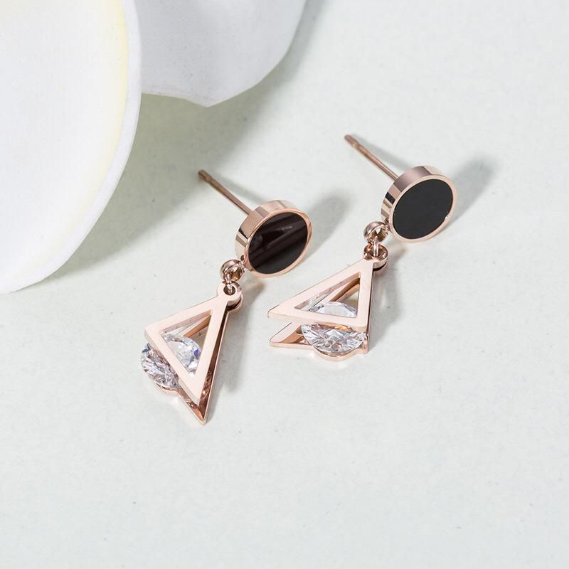 Anting Titanium Anti Karatan Model Wanita Korea