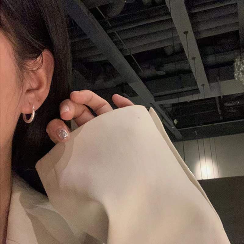 Anting Warna Silver Gaya Simple