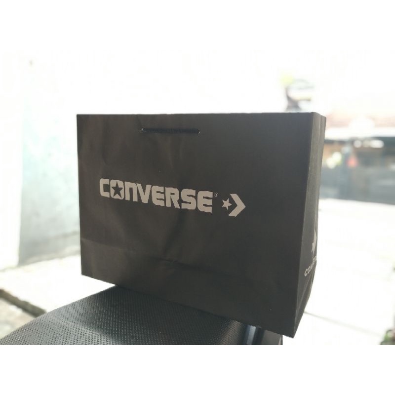 

Paper Bag / Paperbag / Paper Bag Sepatu / Tas Sepatu / Kardus Sepatu