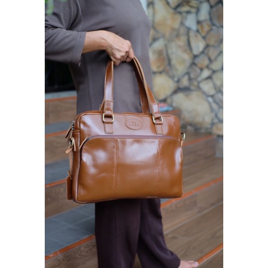 Tas Laptop Aira Bag Jogja Kulit Sapi Asli 14 Inchi Bahan Pull Up Leather Terbaru Kain Lurik Tradisional Tali Panjang Adjustable Kekinian Original