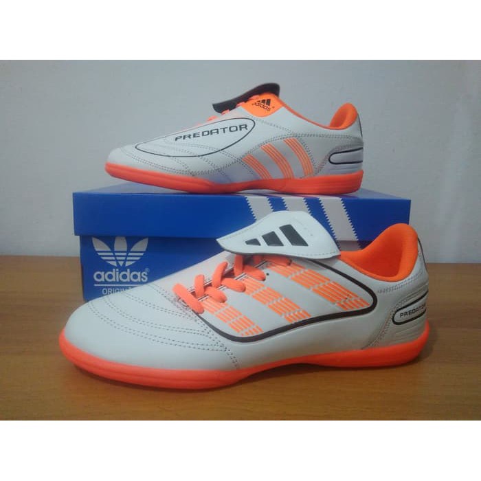 Unik sepatu futsal pria adidas predator putih orange terbaru Limited