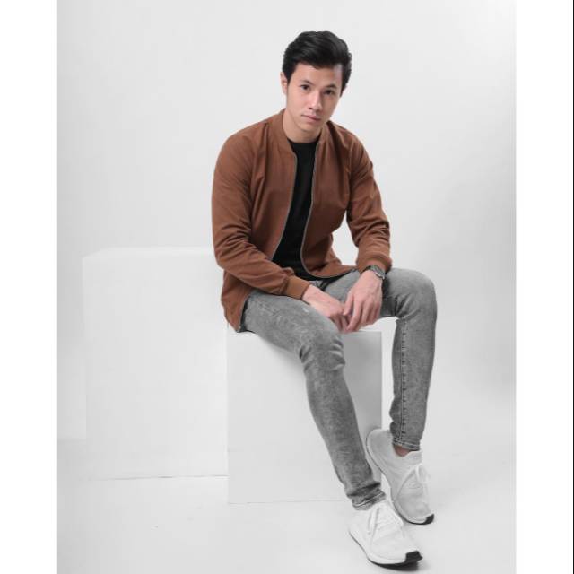 Bomber light brown (male. Id)