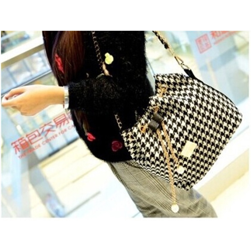 Tas Selempang Wanita Estetik Drawstring - White