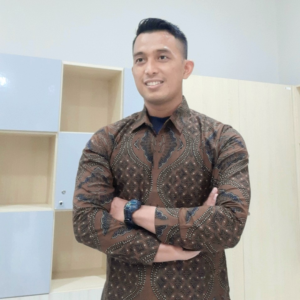 Lesmono Kemeja Batik Pria Lengan Panjang Slimfit Katun Printing Hem Baju Atasan Kantor Modern