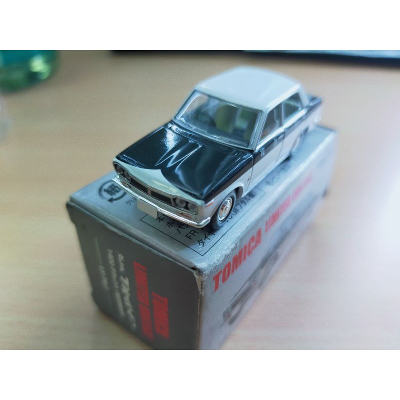 TOMICA LIMITED VINTAGE NISSAN