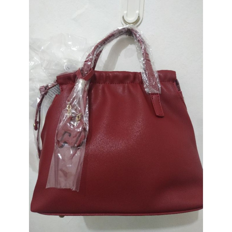 tas hush puppies merah