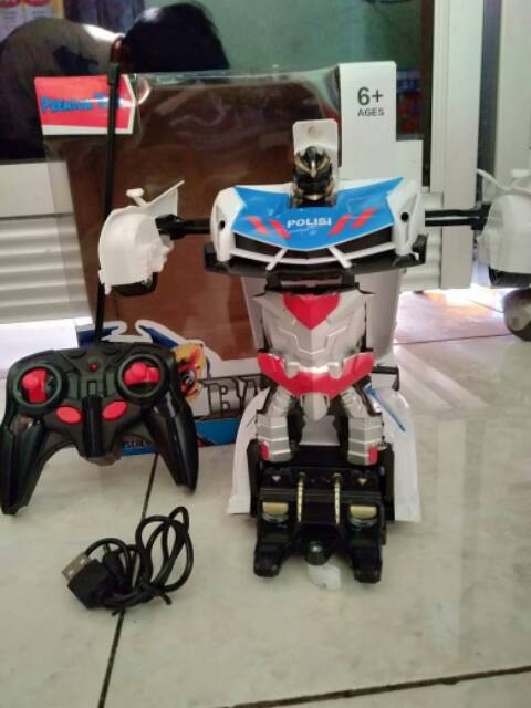 Mobil remot jadi Robot  / Mobil remot polisi jadi robot / Rc mobil Deformation