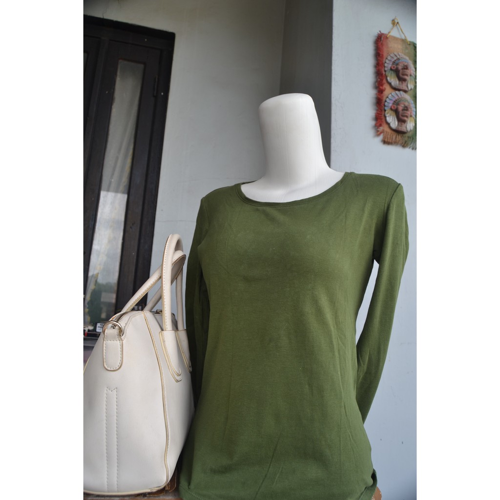 Preloved Kaos Uniqlo