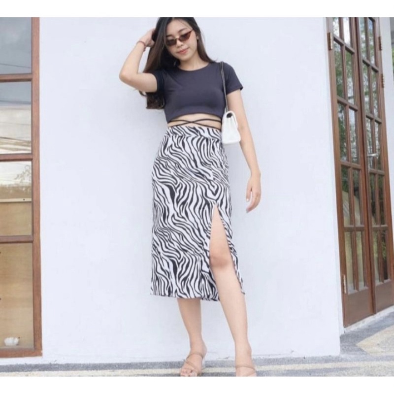 Kinara Skirt / Rok Midi Belah Samping Rayon Bali Motif Zebra